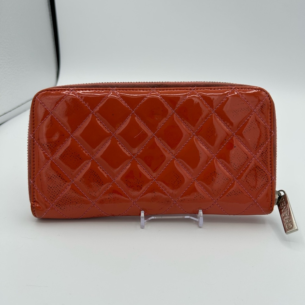 Chanel Quilted Patent Leather Wallet – Coral Red – CC Zip Wallet - Picture 2 of 9